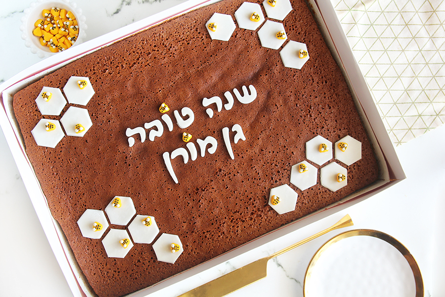 עוגת גן דבש ענקית - רכה ואוורירית במיוחד