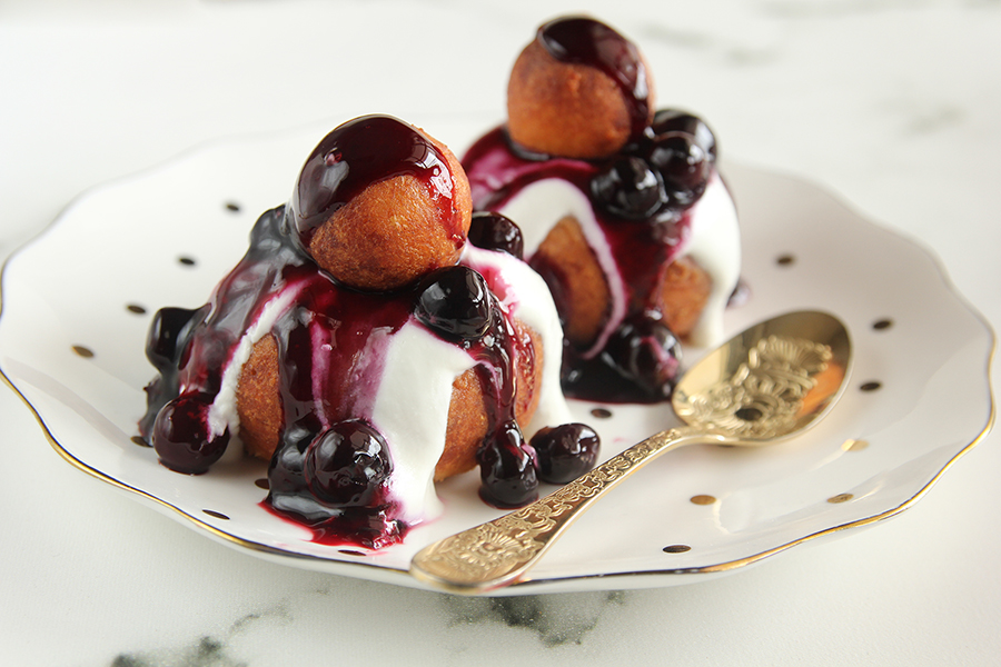 פפנאש – סופגניות גבינה רומניות ומהירות ללא שמרים