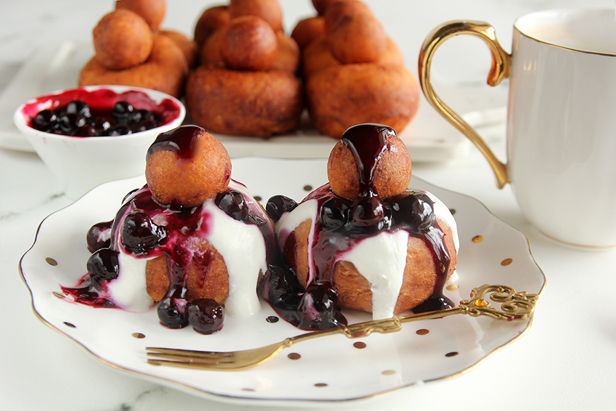 פפנאש – סופגניות גבינה רומניות ומהירות ללא שמרים