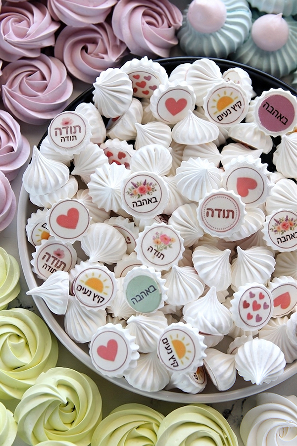 נשיקות ממותגות